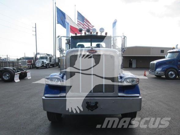 Peterbilt 389 Trekkers