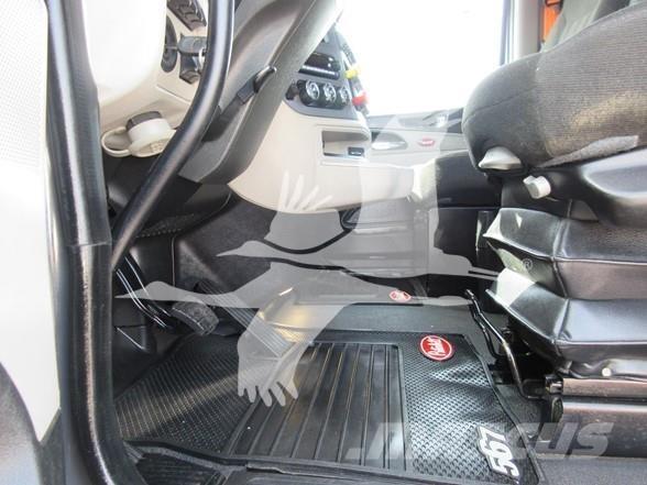 Peterbilt 567 Trekkers