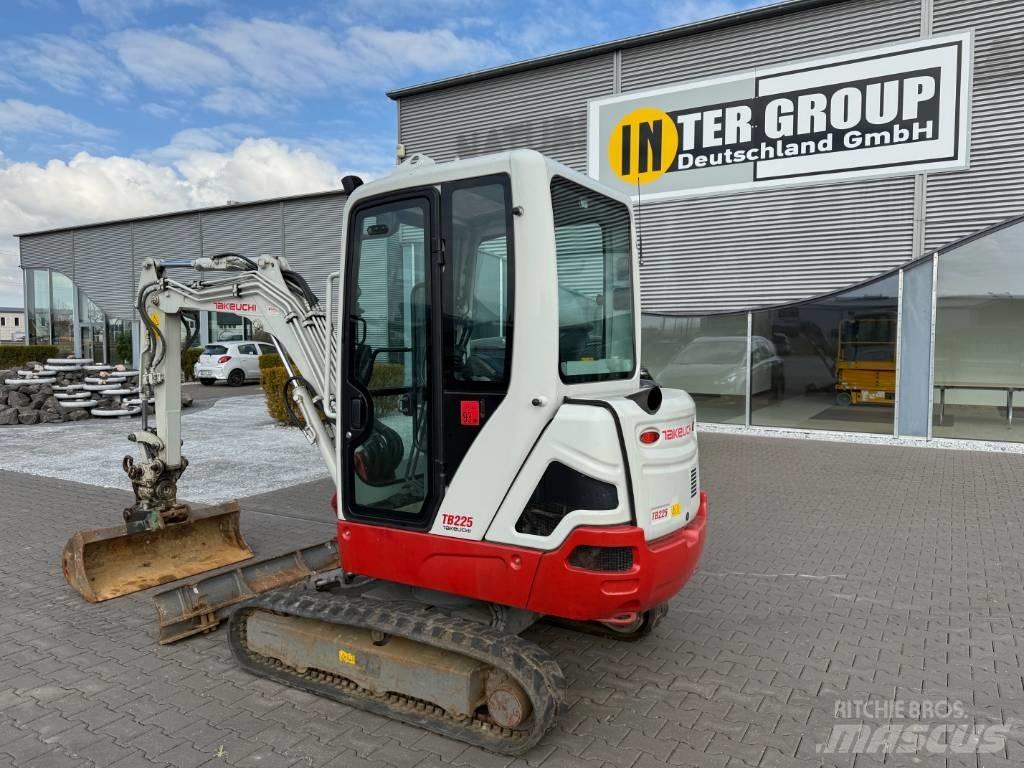 Takeuchi TB 225 V3 Minigraafmachines < 7t