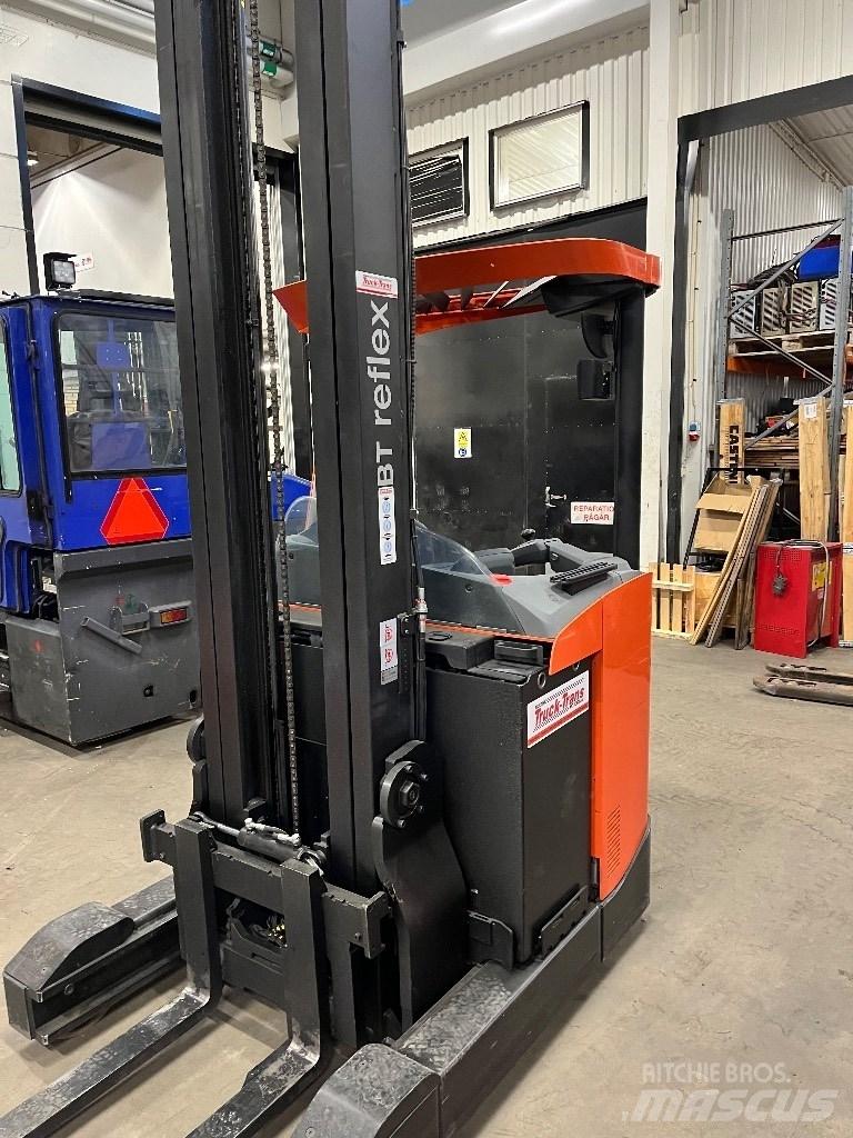 Toyota RRE160 Reachtruck voor hoog niveau