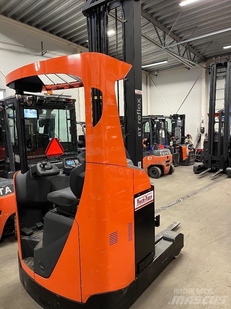 Toyota RRE160 Reachtruck voor hoog niveau