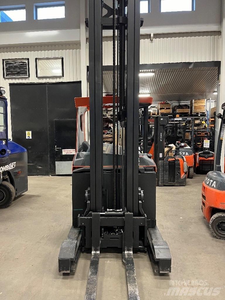 Toyota RRE160 Reachtruck voor hoog niveau