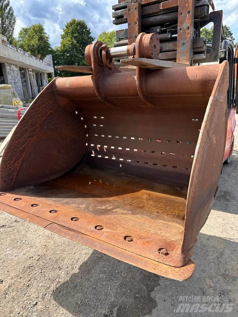 CAT Bucket Bakken