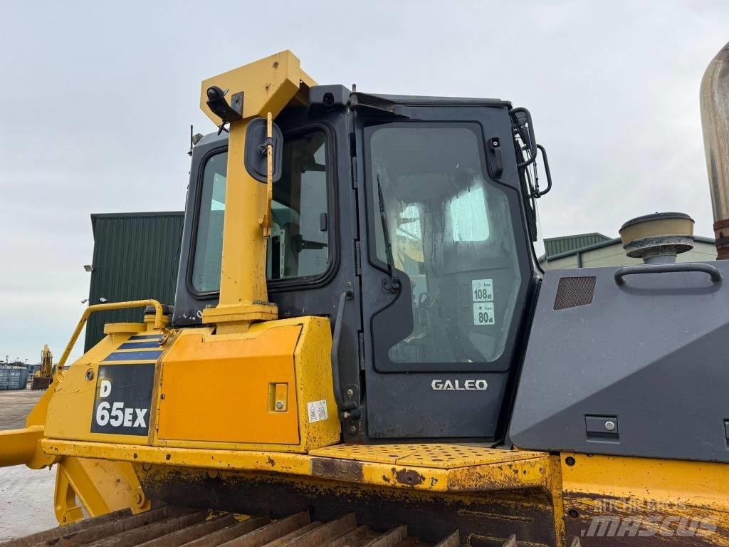 Komatsu D65EX-15 Rupsdozers