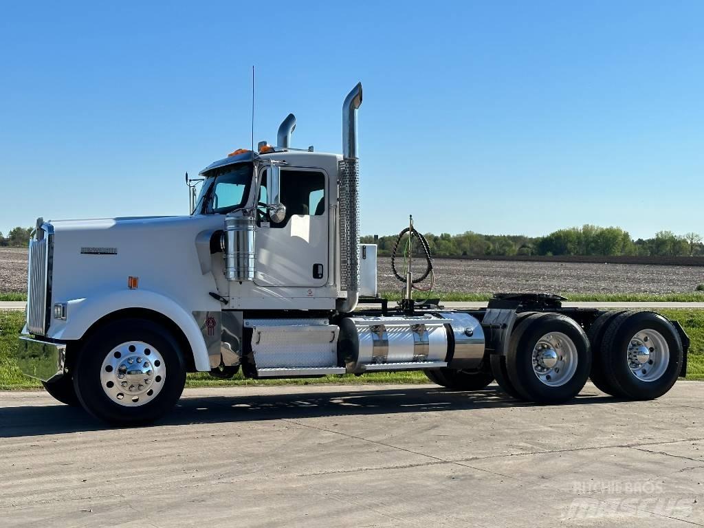Kenworth W900 Trekkers