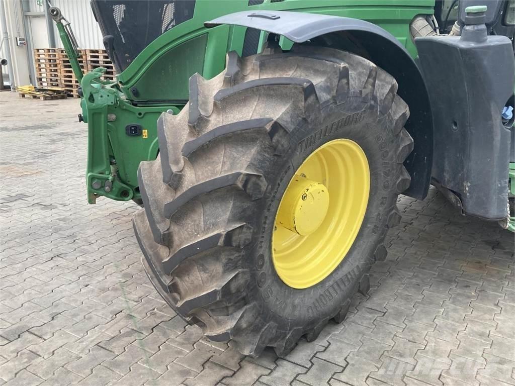 John Deere 6250R Tractoren