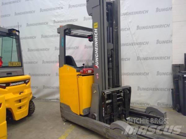 Jungheinrich ETV 325 Reachtruck voor hoog niveau