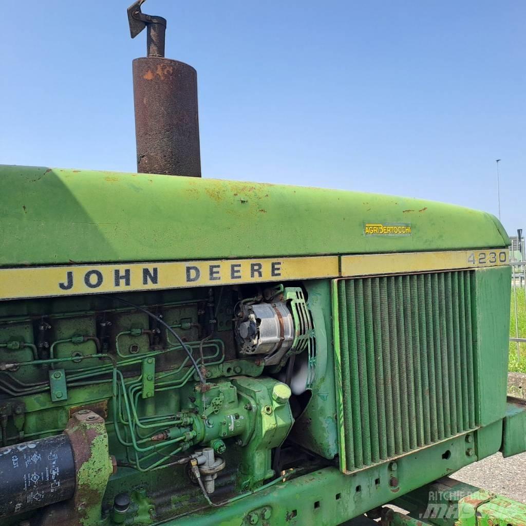 John Deere 4230 Tractoren