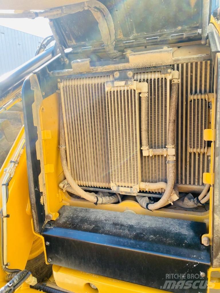 CAT 444  4x4 Graaf-laadcombinaties