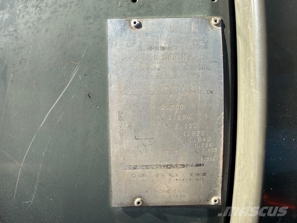 Ausa C 250 H Vorkheftruck voor zwaar terrein