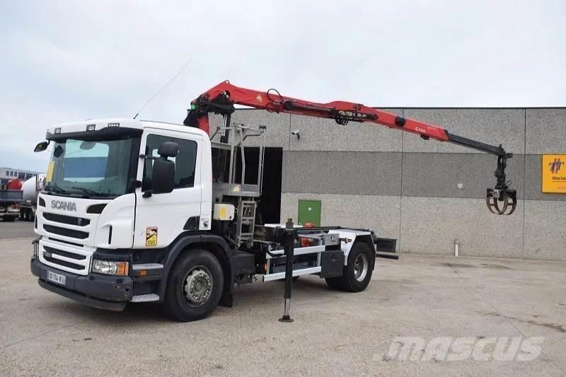 Scania P280 Vrachtwagen met vlakke laadvloer en lier