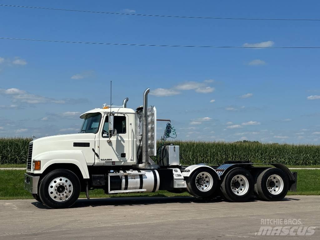 Mack Pinnacle CH613 Trekkers
