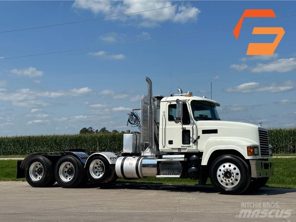 Mack Pinnacle CH613 Trekkers