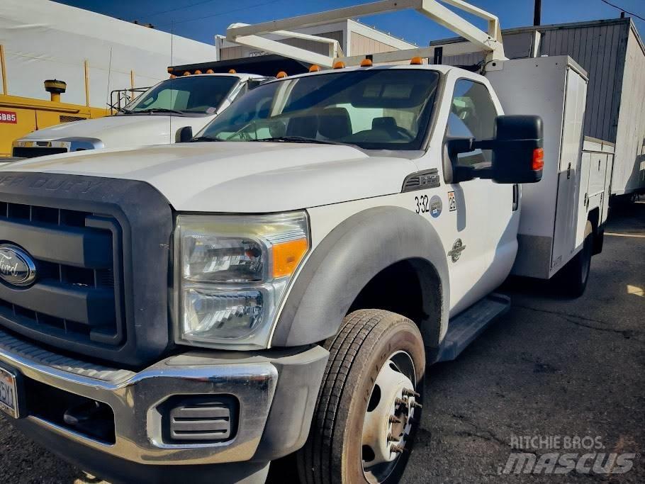 Ford F 550 Bestelwagens met open laadbak