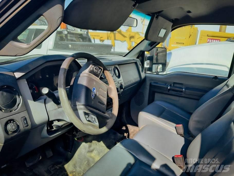 Ford F 550 Bestelwagens met open laadbak