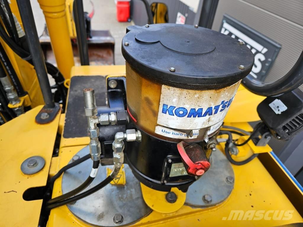 Komatsu PW 148-8 Wielgraafmachines