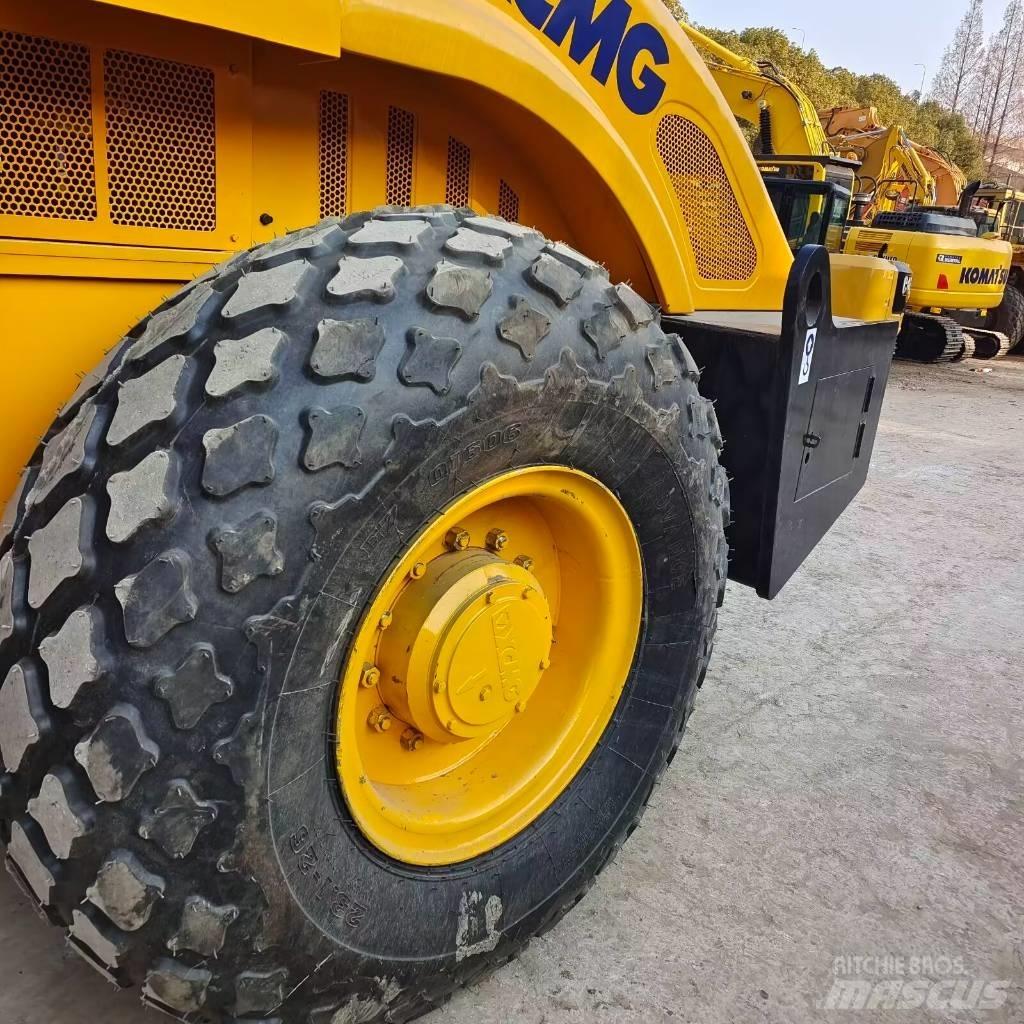 XCMG XS 142 J Trilrolwalsen