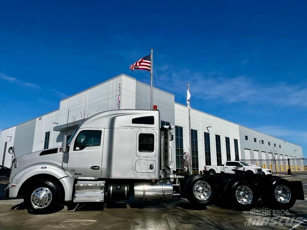 Kenworth T 880 Trekkers