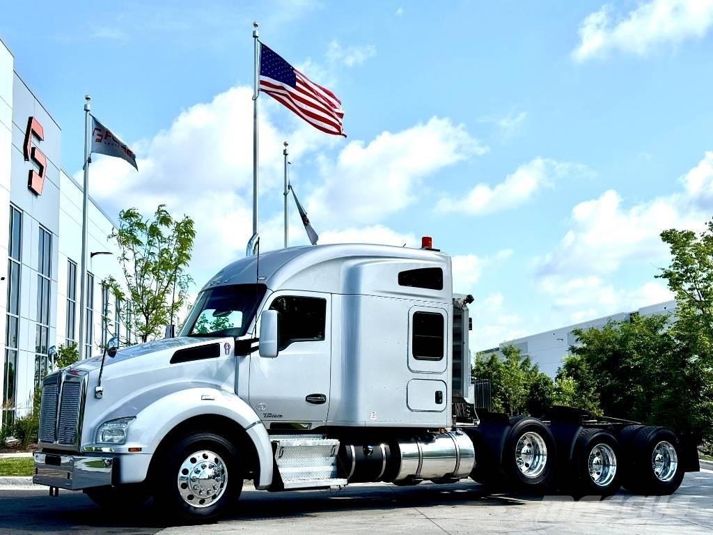 Kenworth T 880 Trekkers