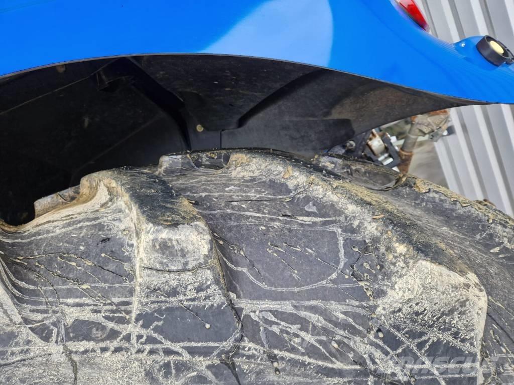 New Holland T 8020 Tractoren