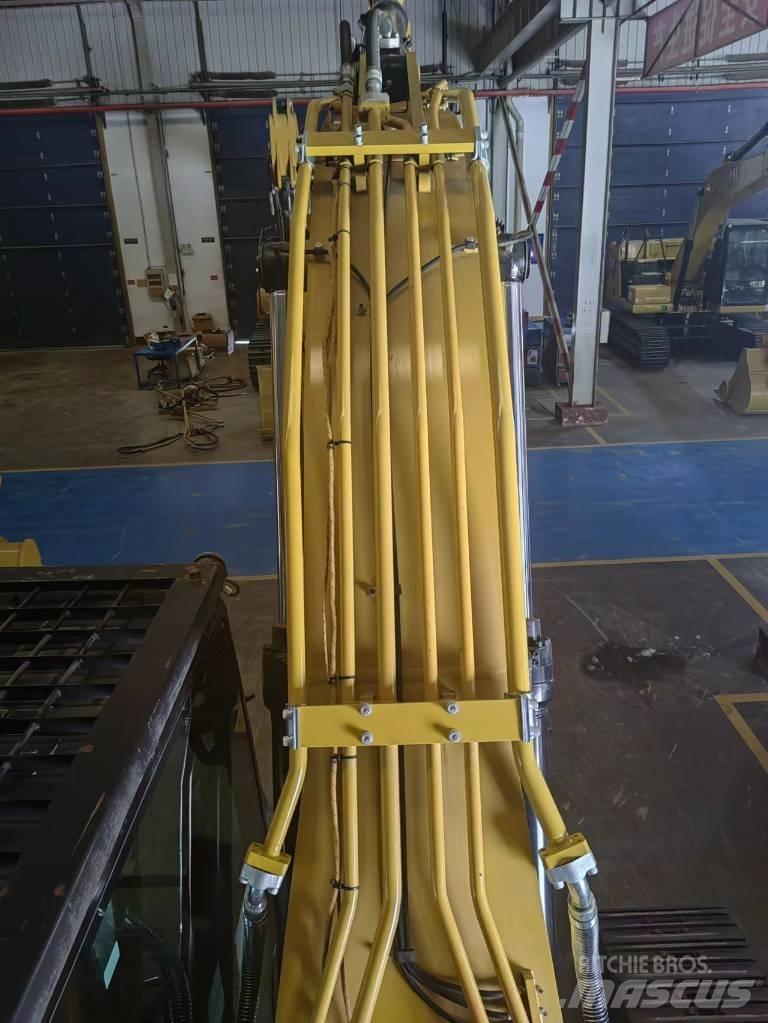 CAT 323 Rupsgraafmachines