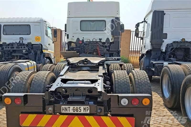 Hino 700 Anders
