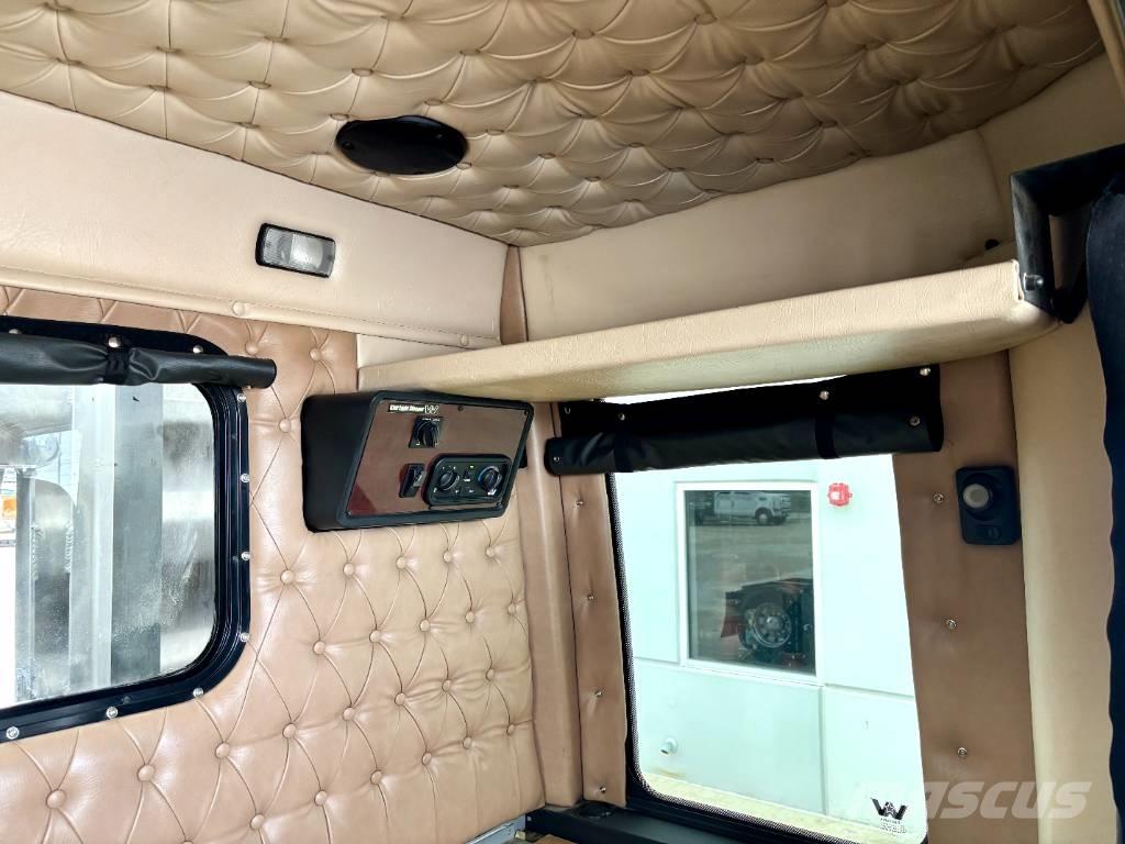 Western Star 4900 EX Trekkers