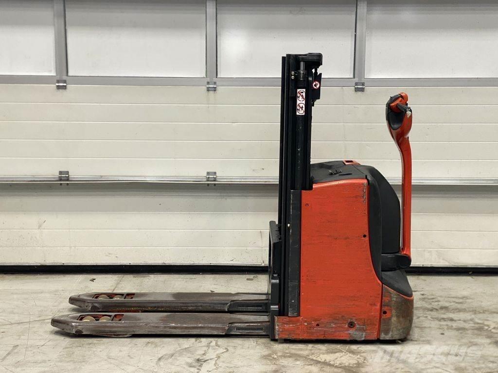 Linde D08 Stapelaar meeloop