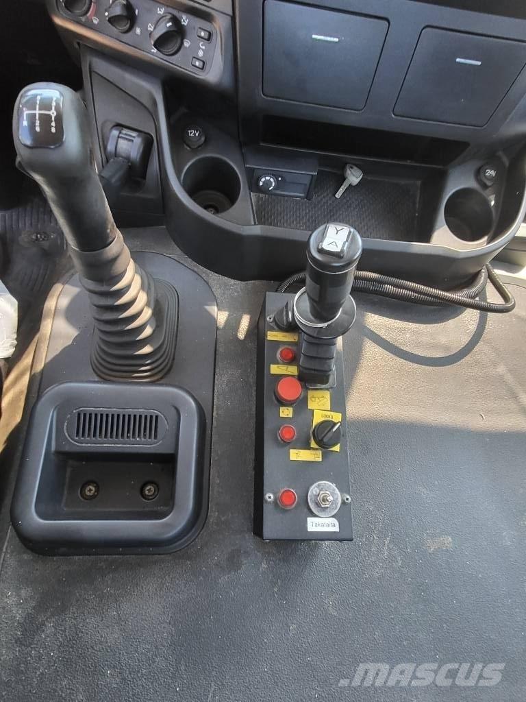 Iveco Stralis-360 Vrachtwagen met vlakke laadvloer en lier