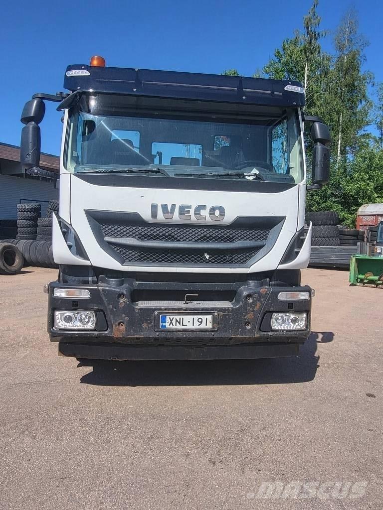 Iveco Stralis-360 Vrachtwagen met vlakke laadvloer en lier
