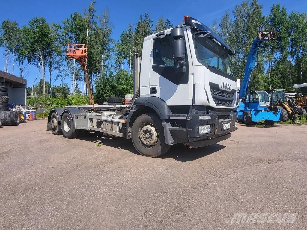 Iveco Stralis-360 Vrachtwagen met vlakke laadvloer en lier