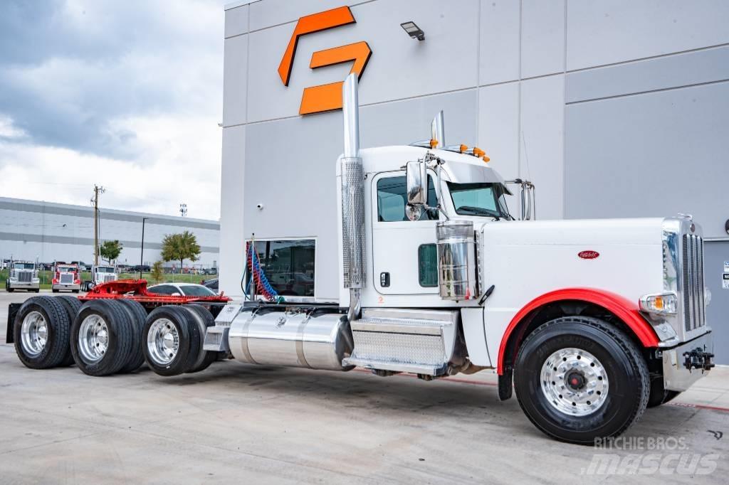 Peterbilt 389 Trekkers