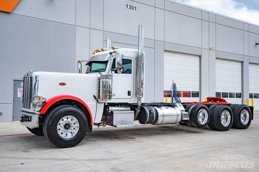 Peterbilt 389 Trekkers