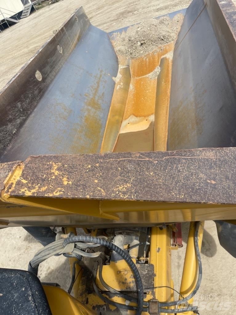 CAT 725 Knik dumptrucks