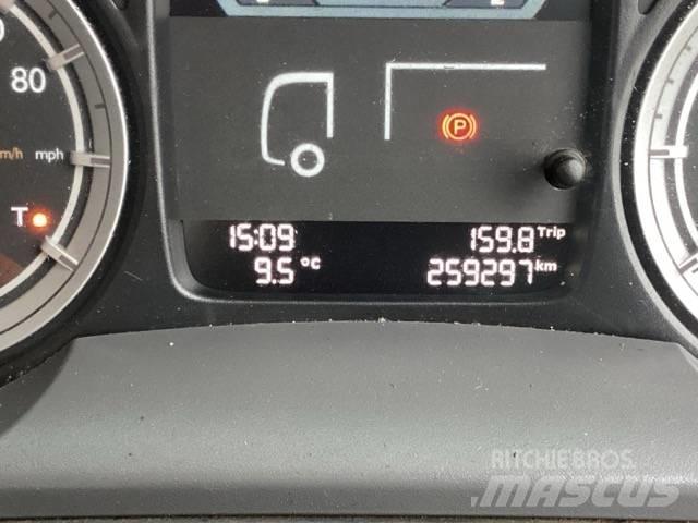 DAF CF 290 Vrachtwagen met vlakke laadvloer en lier