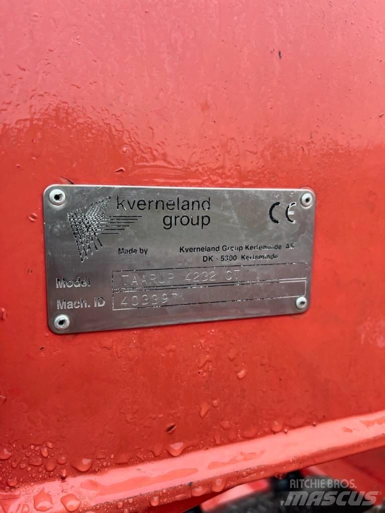 Kverneland 853 Balenhakselaars, -snijders en -afwikkelaars
