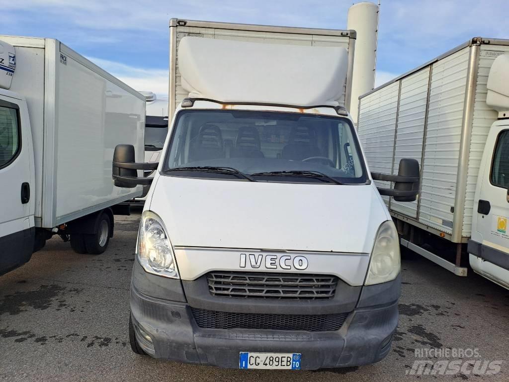 Iveco DAILY 60C17 Bakwagens met gesloten opbouw