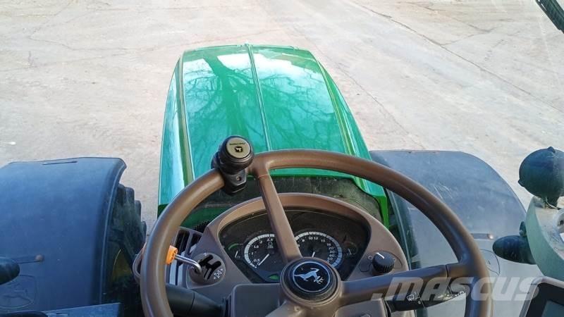 John Deere 6210R Tractoren