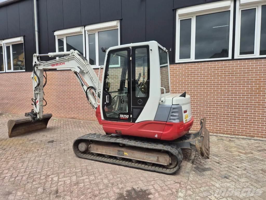 Takeuchi TB250 Minigraafmachines < 7t