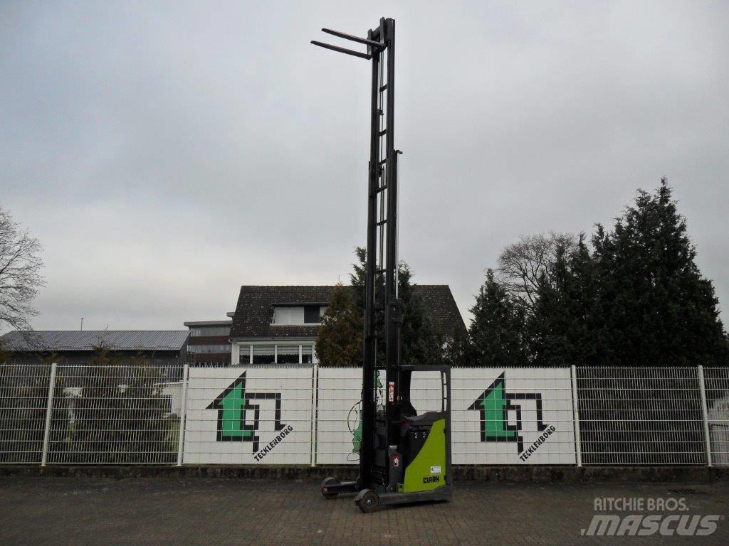 Clark CRT 14 Reachtruck voor hoog niveau