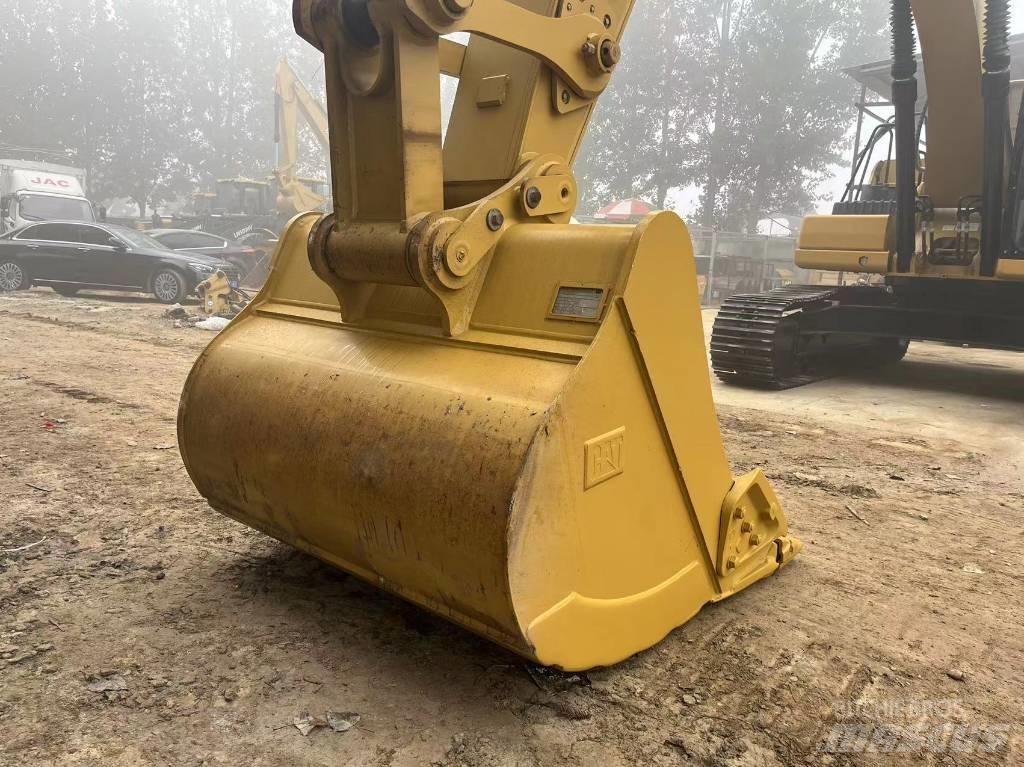 CAT 2021 CAT 330 Wielgraafmachines