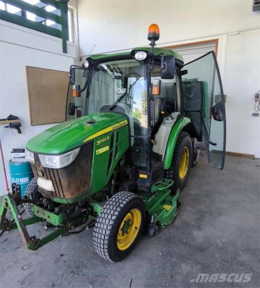John Deere 3046R Compacttrekkers