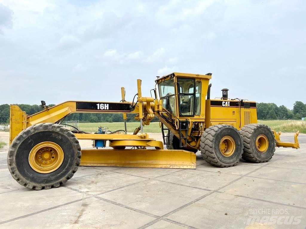 CAT 16H + RIPPER Graders