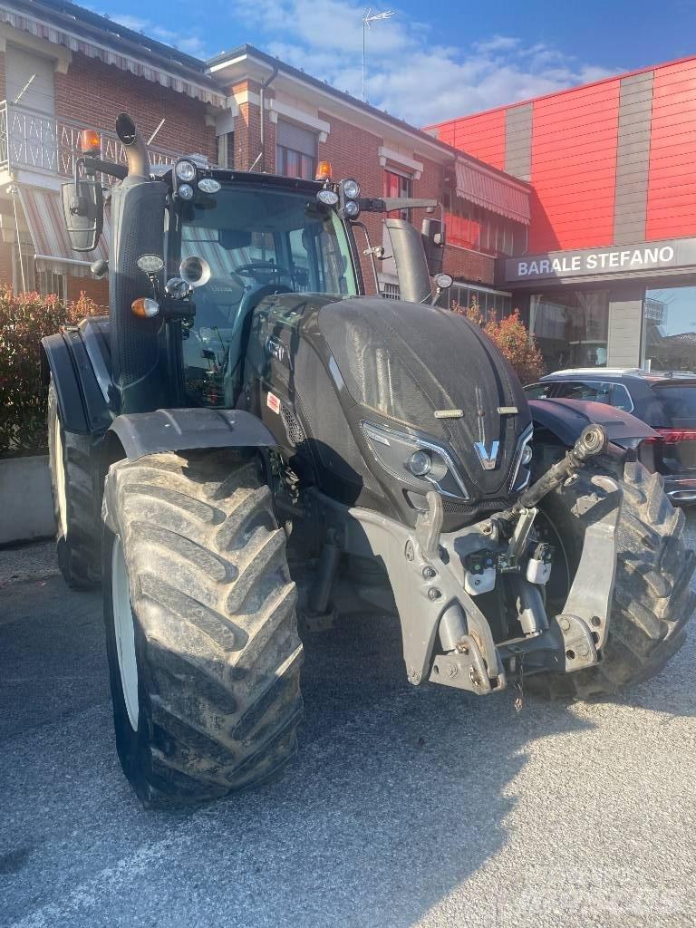 Valtra T 144 Tractoren