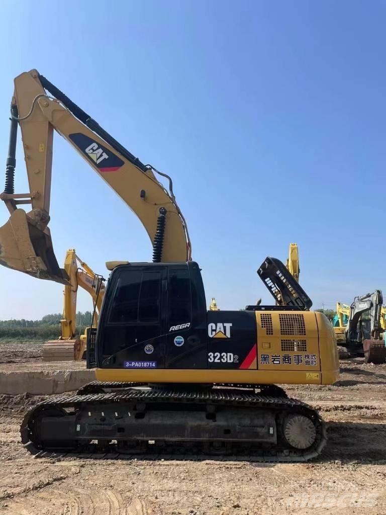 CAT 323 D Rupsgraafmachines