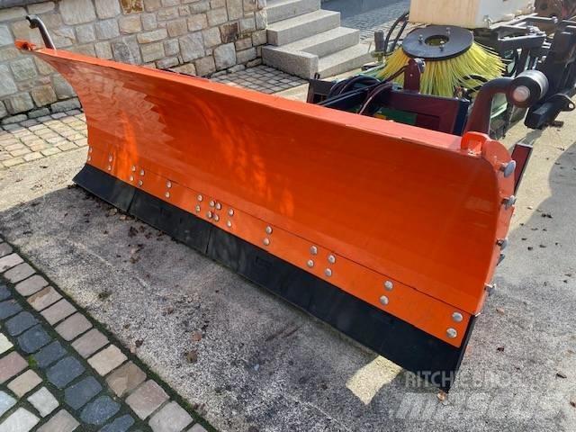 Agromet 220 Sneeuwschuivers en -ploegen