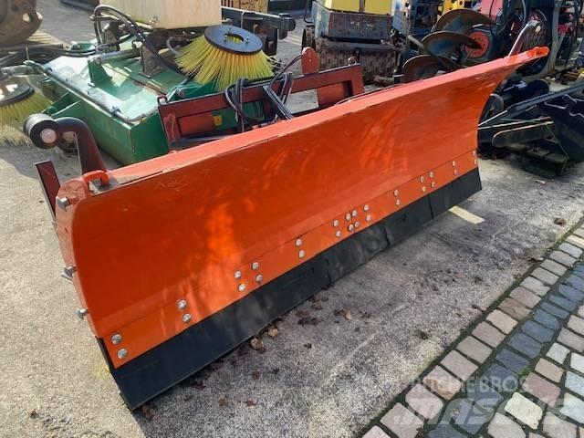 Agromet 220 Sneeuwschuivers en -ploegen