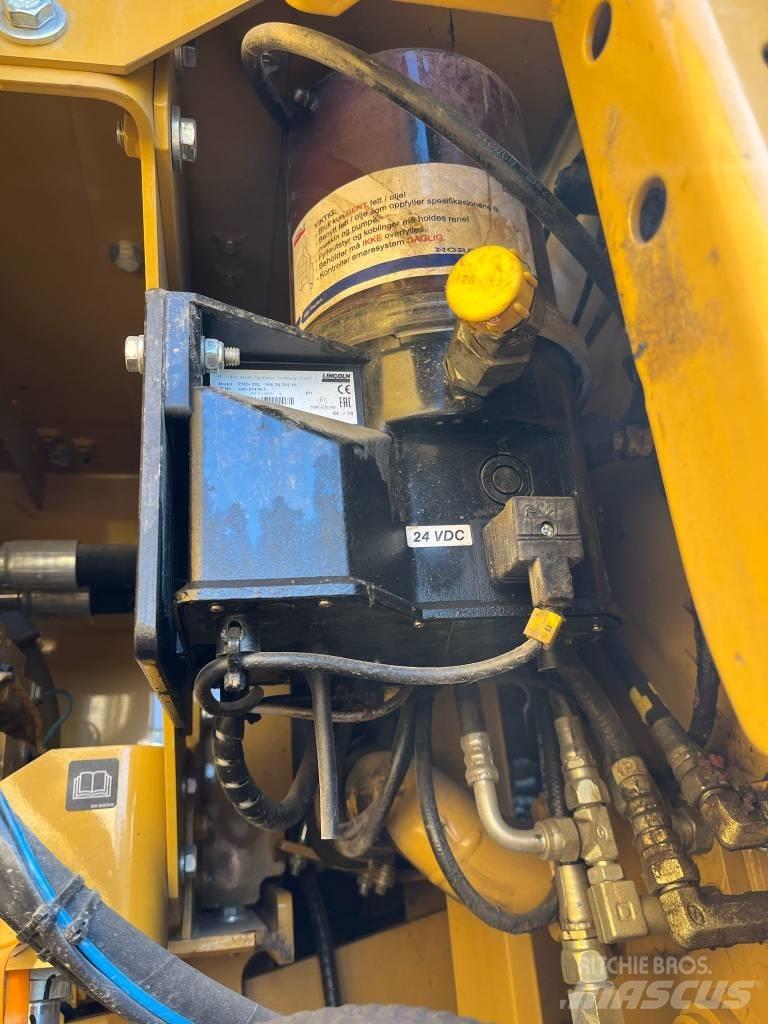 CAT 323 Rupsgraafmachines