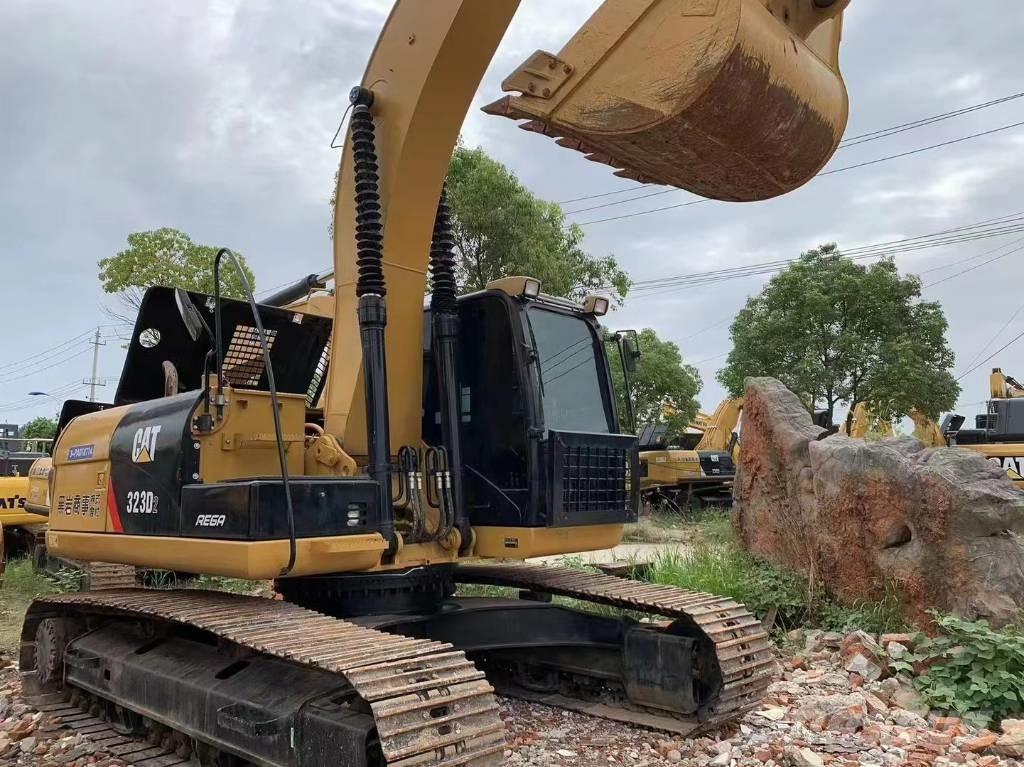 CAT 323D Rupsgraafmachines