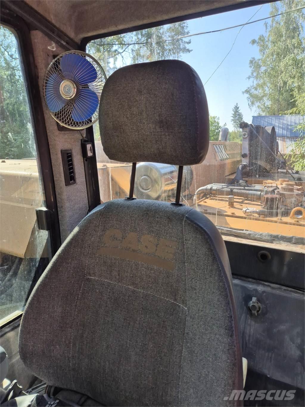 CASE (Poclain) 1488 Rupsgraafmachines